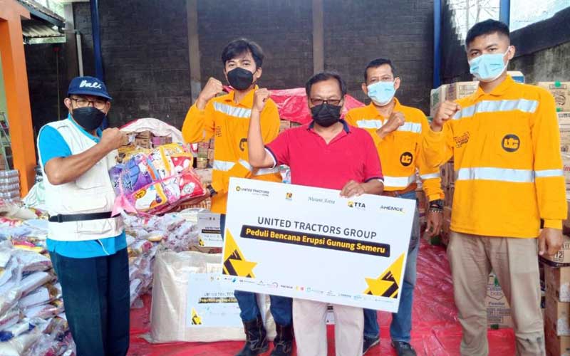  PT United Tractors Tbk. Bersama Anak-Anak Perusahaannya Lakukan Penanggulangan Bencana Erupsi Gunung Semeru