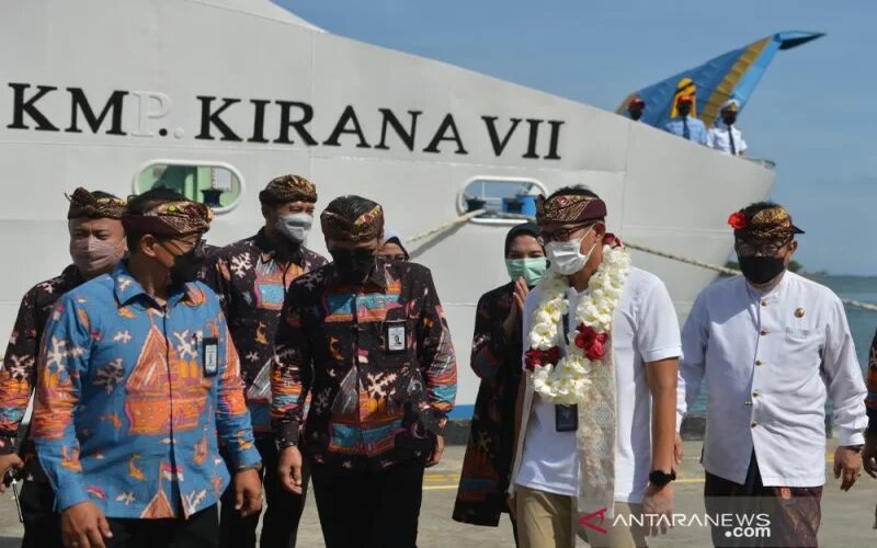  Sandiaga Uno Meresmikan KM Kirana VII di Pelabuhan Benoa Bali