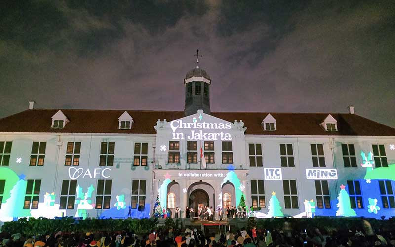  Sambut Natal, Kawasan Kota Tua Dihiasi Pohon Natal Raksasan dan Video Mapping