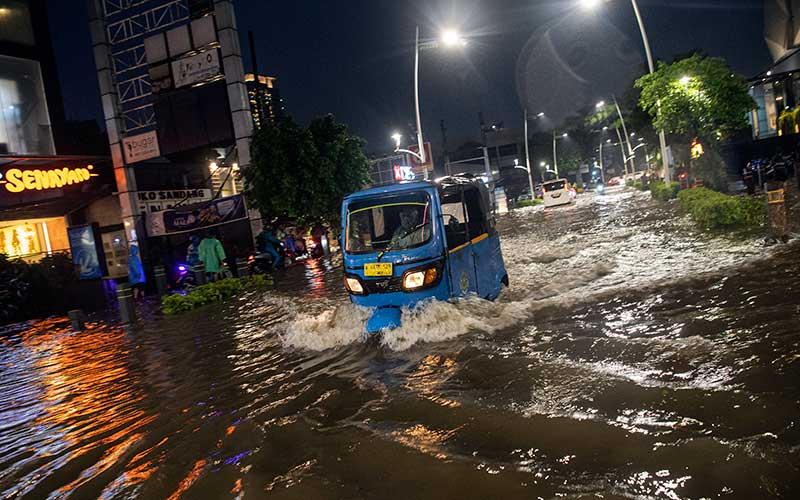  Diguyur Hujan Deras, Sejumlah Wilayah di DKI Jakarta Terendam Banjir