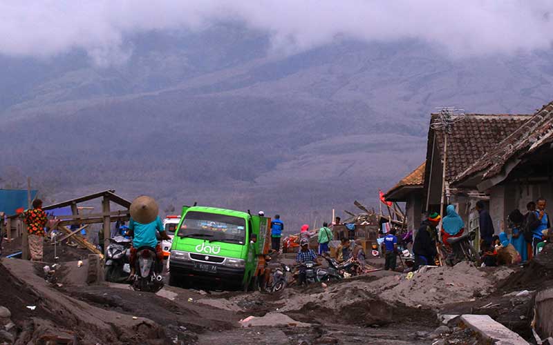  Masyarakat Masih Beraktivitas di Zona Merah Meski Potensi Erupsi Susulan Gunung Semeru Telah Diserukan