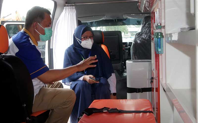  Mandiri Inhealth Serahkan CSR Satu Unit Ambulance Kepada RS Pelni