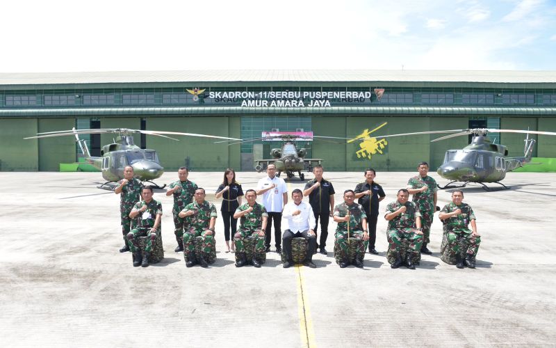  Selesai Overhoul, Wamenhan Serahkan Helikpoter Bell ke TNI AD