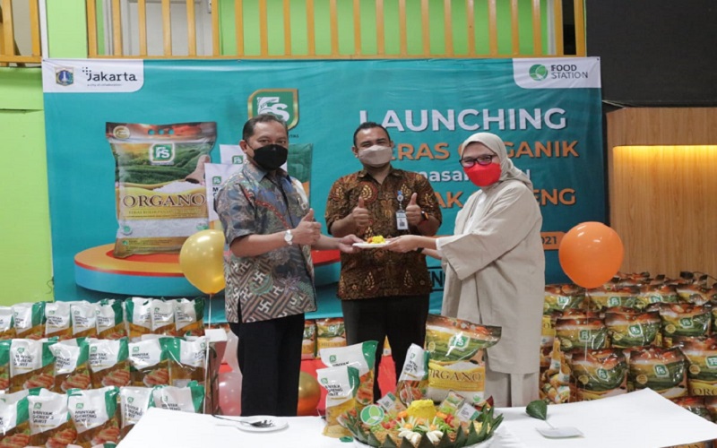  Food Station Luncurkan Beras Organo dan Kemasan Baru FS Minyak Goreng