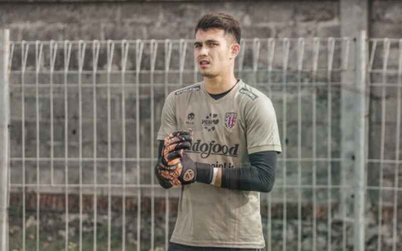  Profil Nadeo Argawinata, Kiper Timnas yang Masuk Daftar Pemain Bayaran Termahal