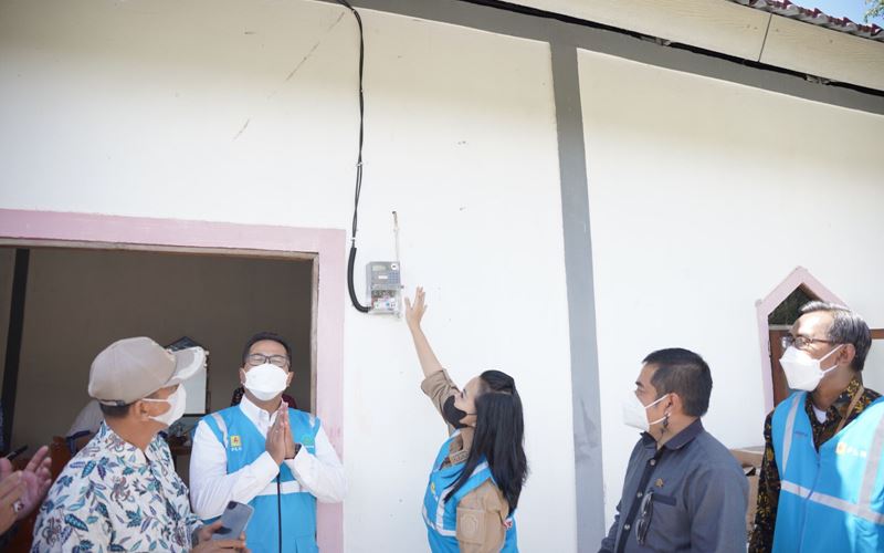  Jadi Kado Natal, PLN Aliri Listrik ke Pelosok Kalimantan Barat