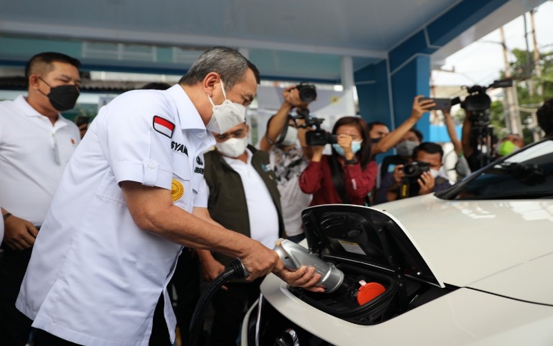  Pacu Ekosistem Kendaraan Listrik, PLN Hadirkan SPKLU Pertama di Pekanbaru