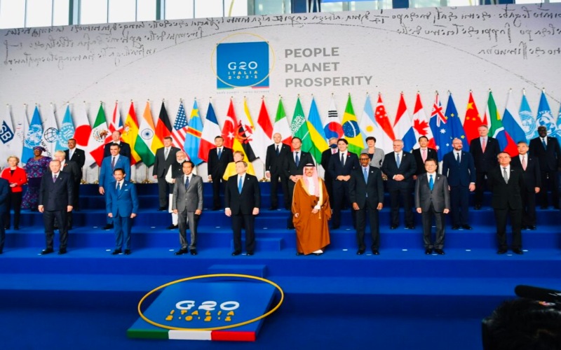 Kepala negara anggota G20 berpose di sela-sela KTT G20 Italia pada 2020./g20.org