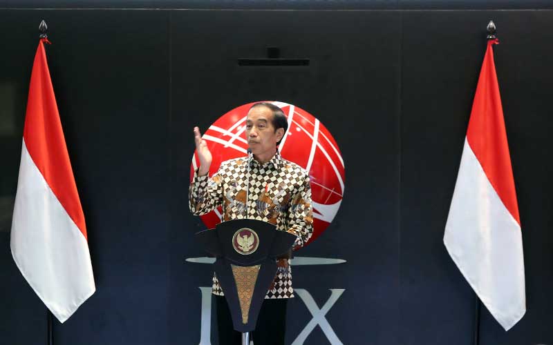 Presiden Joko Widodo memberikan sambutan saat pembukaan pembukaan perdagangan Bursa di BEI, Jakarta, Senin (3/1/2021). Bisnis