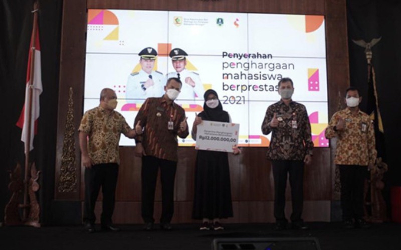  Bank Jateng Salurkan Beasiswa Rp7,5 Miliar untuk Mahasiswa Asal Wonogiri