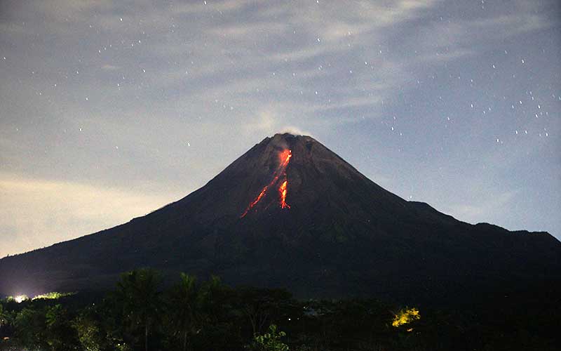  Gunung Merapi Kembali Luncurkan Lava Pijar