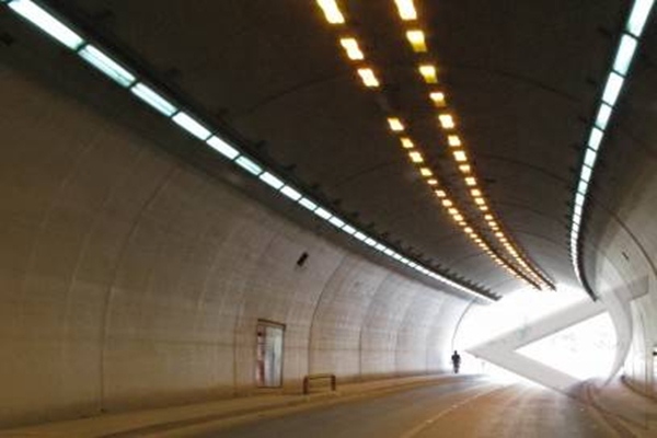  Wow! China Buka Terowongan Jalan Terpanjang di Bawah Danau