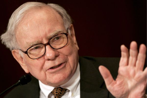  Warren Buffett Raih Cuan Rp1.723 Triliun dari Saham Apple