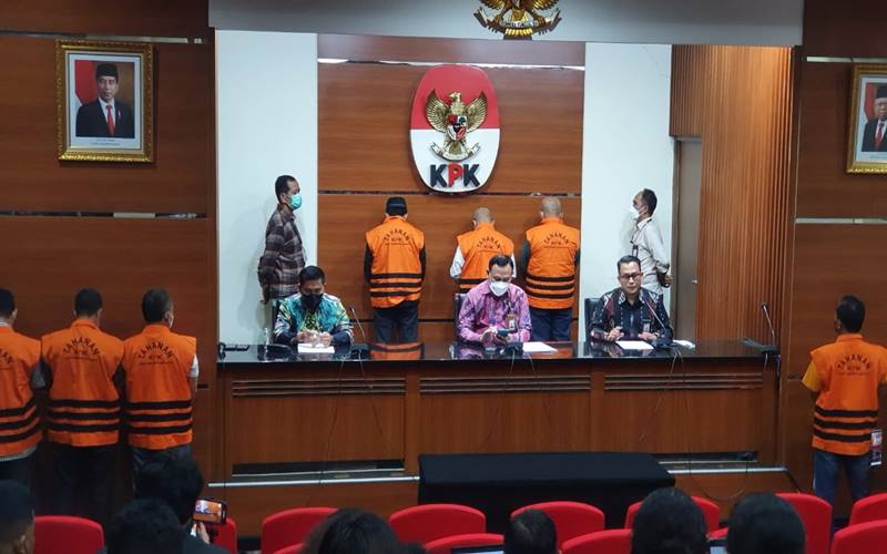  DUGAAN KORUPSI PENGADAAN BARANG DAN JASA  : KPK Amankan Uang Rp5,7 Miliar dari OTT Wali Kota Bekasi