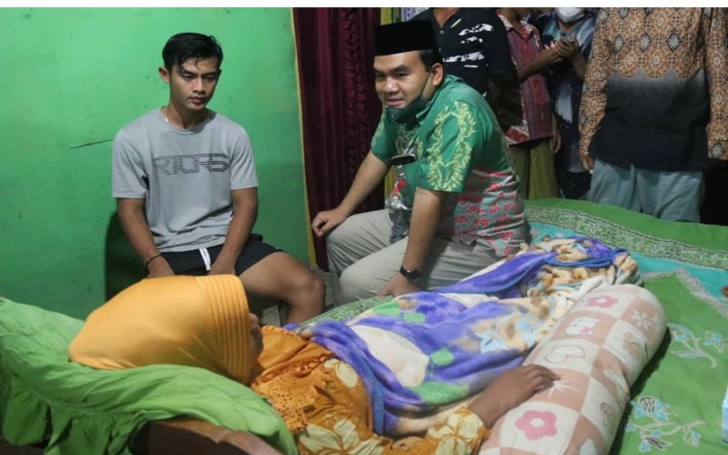  Kunjungi Rumah Pemain Timnas Pratama Arhan, Bupati Blora Bawa Dokter Periksa Ibunda