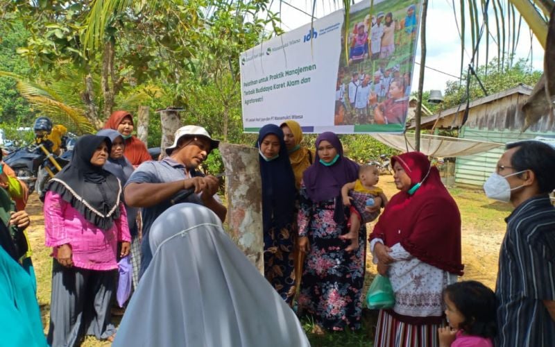 Kegiatan pelatihan yang dilakukan oleh PT Royal Lestari Utama kepada Kelompok Wanita Tani di Desa Sungai Karang, VII Koto Ilir, Kabupaten Tebo, Jambi./Istimewa