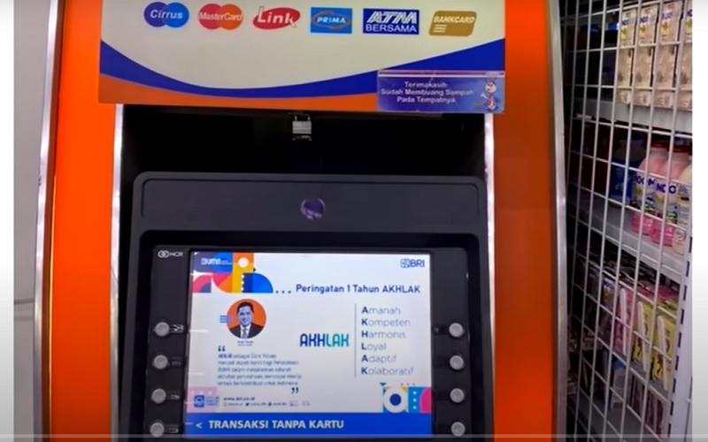 Foto Menteri BUMN Erick Thohir di layar mesin ATM Himbara/Youtube 