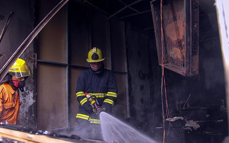  Gedung DPRD Batam Terbakar Akibat Korsleting Arus Listrik