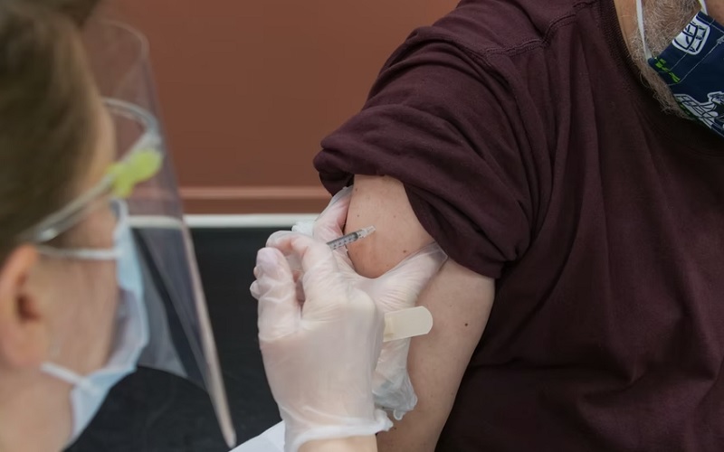 Vaksinasi Booster di DKI Targetkan Lansia dan Orang dengan Komirbid