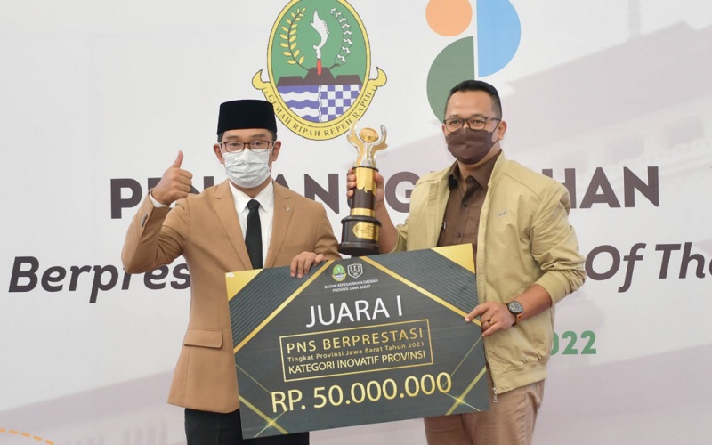  Beri Penghargaan 111 ASN, Ridwan Kamil: 2022 Reformasi Birokrasi 4.0 Jabar Ngabret