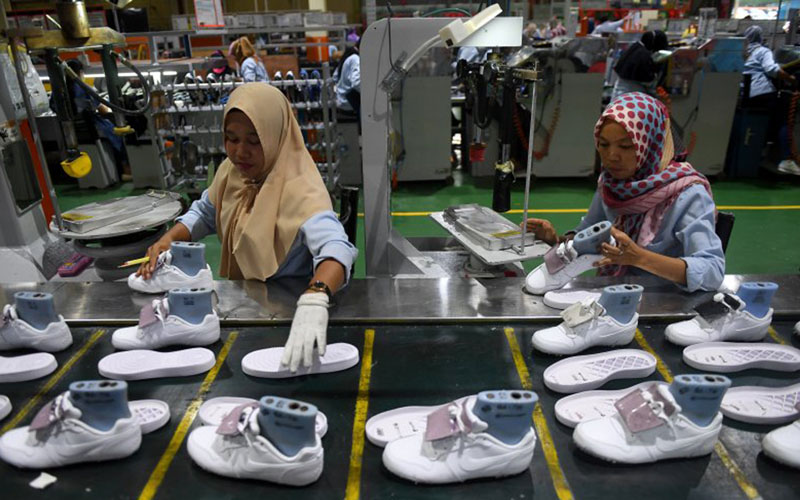 Kegiatan di salah satu pabrik sepatu di Tangerang, Banten./Antara/Akbar Nugroho Gumay
