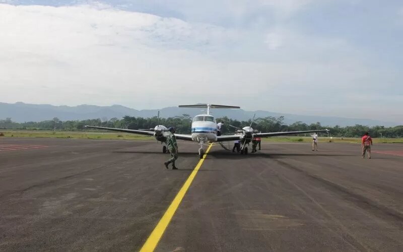 Pesawat mendarat perdana di Bandara JB Soedirman, Purbalingga, Jawa Tengah./Antara