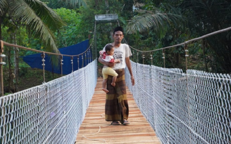 Jabar Quick Response (JQR) sukses membangun jembatan gantung di atas Sungai Cimuntur 