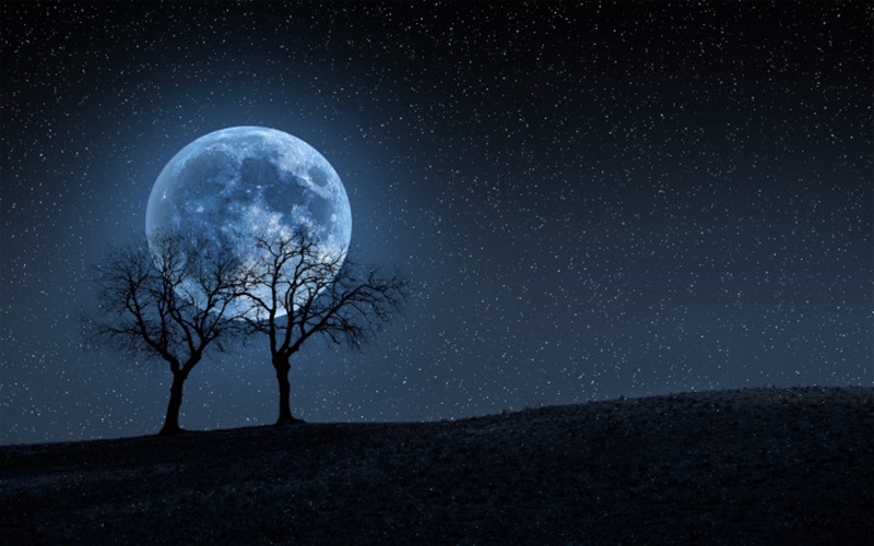 Fenomena bulan purnama biru/istimewa