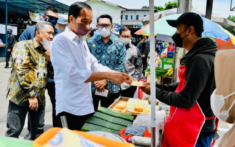  Pedagang di Pasar Sederhana Senang Dapat BLT