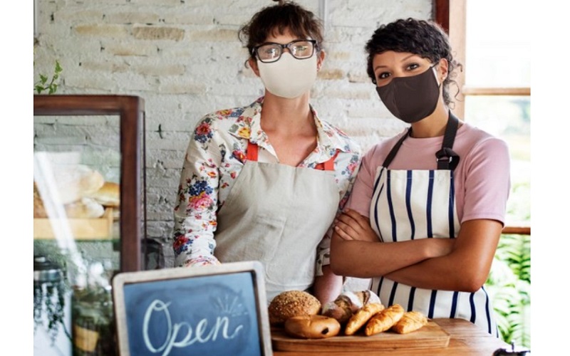 Ilustrasi dua perempuan menjalankan bisnis kuliner rumahan/Freepik