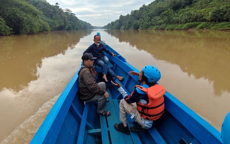  Murid SDN Ciloma Dapatkan Bantuan Perahu dari Gubernur Jabar