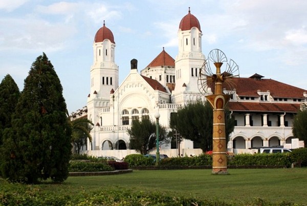  Dari Lawang Sewu hingga Baluran, Berikut 7 Tempat Wisata Berbau Mistis di Indonesia