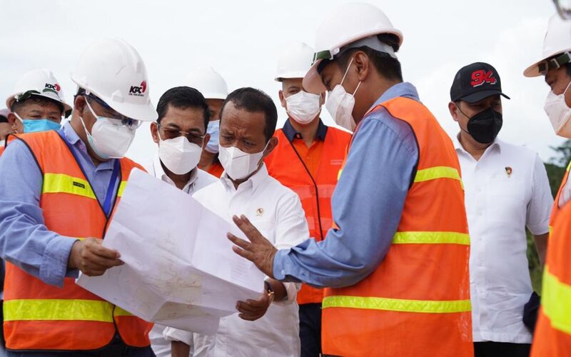 Menteri Investasi Bahlil Lahadalia mengunjungi lokasi proyek gasifikasi batu bara menjadi metanol milik PT Kaltim Prima Coal (KPC) yang terletak di Kutai Timur, Kalimantan Timur, Rabu (19/1/2022). /BKPM