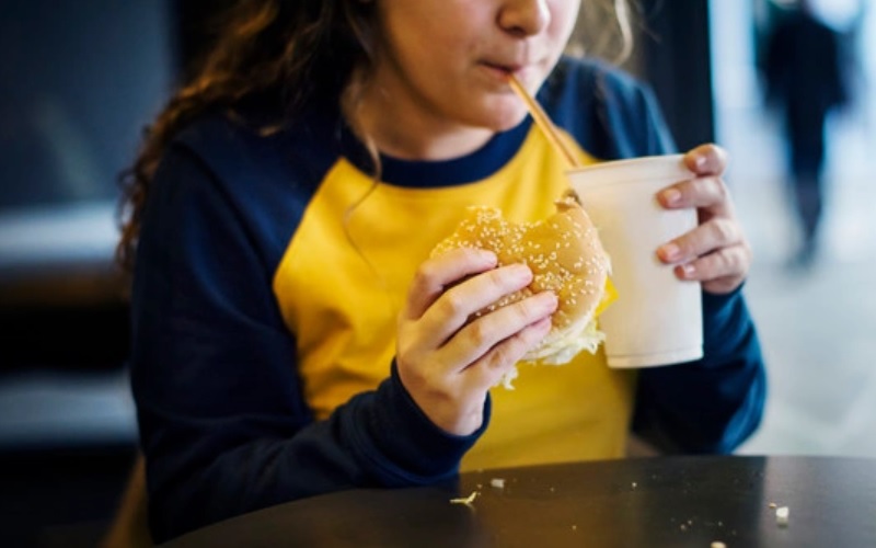  Hari Gizi Nasional: 8 Tips Cegah Obesitas pada Anak