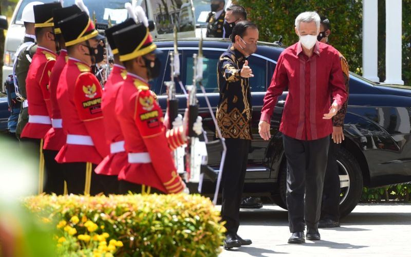  Bertemu Jokowi, PM Singapura dan Delegasi Kompak Pakai Batik