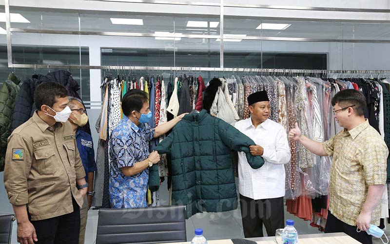  Wakil Gubernur Jabar Uu Ruzhanul Ulum Kunjngi Pabrik Garmen MJA