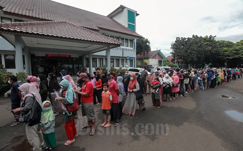  MINYAK GORENG SUBSIDI : Satu Harga Berlaku di Pasar Rakyat