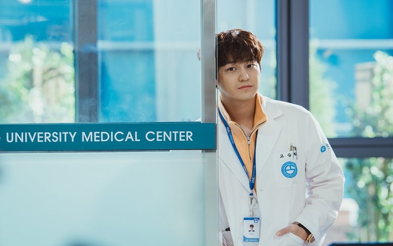  Bergenre Drama Fantasi, Ini 6 Karakter Utama Ghost Doctor