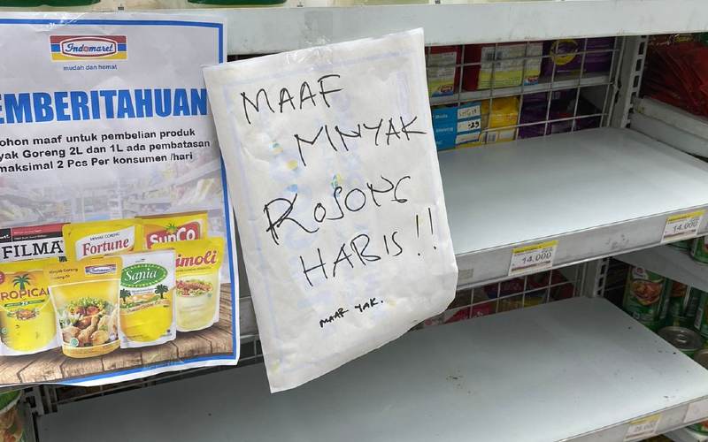  Bukan Penimbunan! Stok Minyak Goreng Kosong di Ritel Akibat Panic Buying