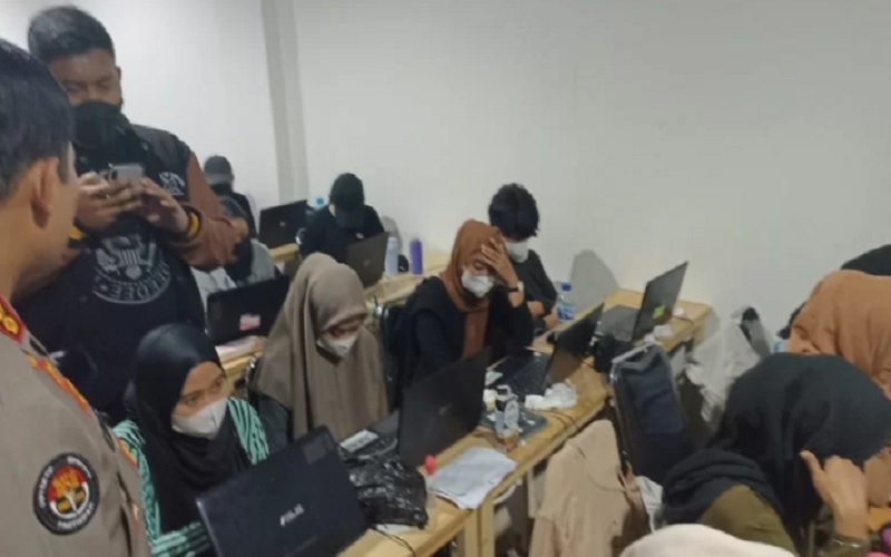  PENGGEREBEKAN KANTOR PINJOL DI PIK 2 : Penyandang Dana Diburu Polisi