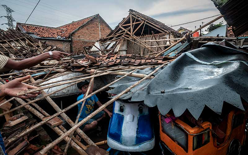  Sejumlah Rumah di Rangkasbintung Roboh Diterjang Hujan Lebat Disertai Angin Kencang