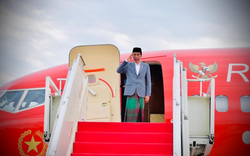 Presiden Jokowi bertolak menuju Provinsi Kalimantan Timur, dari Bandar Udara Internasional Soekarno-Hatta, Tangerang, Banten, Senin (31/01/2022) pagi - BPMI Setpres/Laily Rachev.