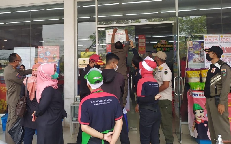  Satpol PP Purwakarta Tindak Minimarket yang Tutup Lebih Malam