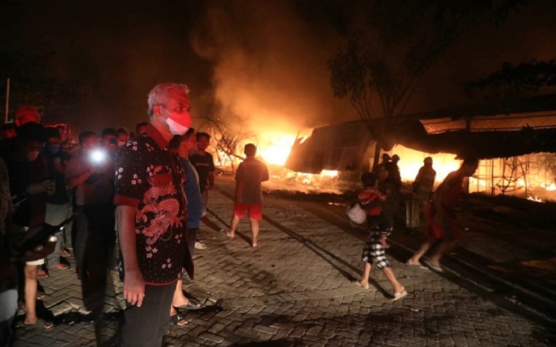  Relokasi Pasar Johar Kebakaran, Ganjar Pranowo Usir Warga yang Halangi Damkar 