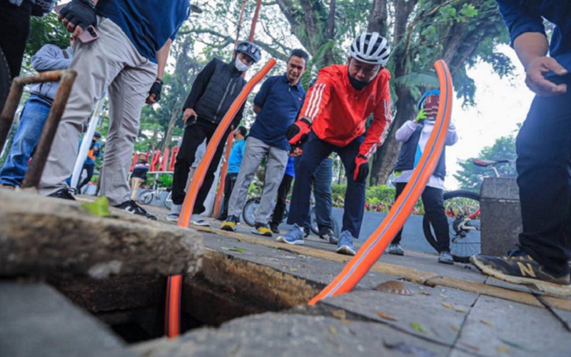  Kabel Melayang di Kawasan Dago Bandung Mulai Diturunkan, Selanjutnya 13 Titik Lagi
