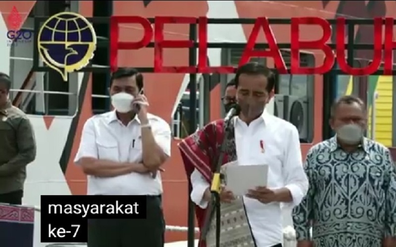  Viral Video Luhut Terima Telepon Saat Presiden Jokowi Pidato