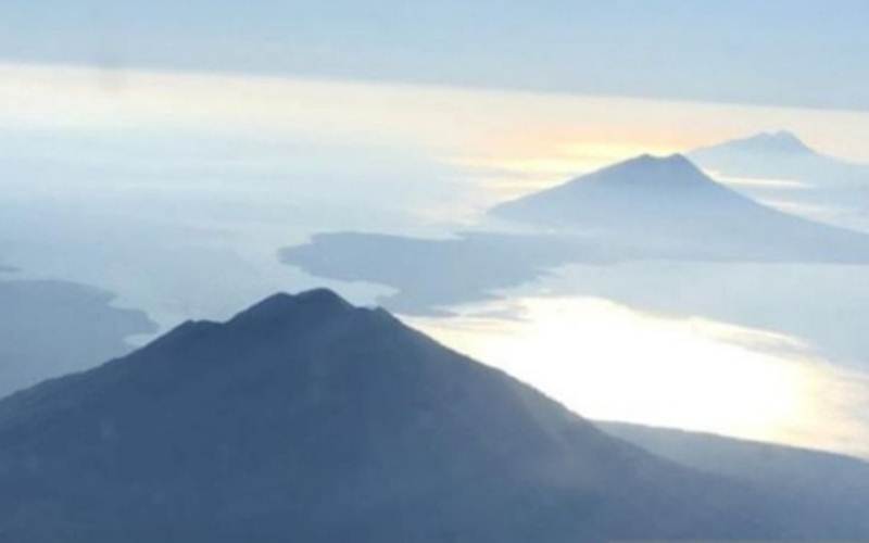  Gunung Api Ili Lewotolok Erupsi, Warga Diminta Menjauh dari Radius 3 Km