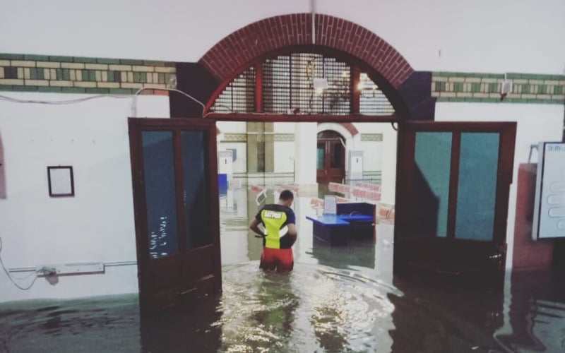  REAKTIVASI JALUR KA TAWANG—TANJUNG EMAS : Pembebasan Lahan dan Banjir Rob Menjadi Tantangan