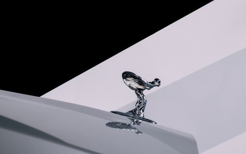  Rolls Royce Ubah Desain Lambang Spirit of Ecstasy di Mobil Elektriknya