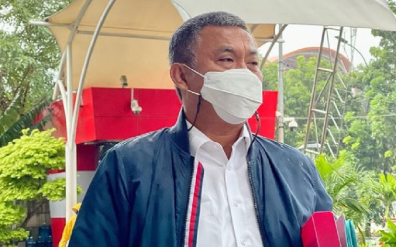 Ketua DPRD DKI Prasetyo Serahkan Sebundel Dokumen Formula E ke KPK